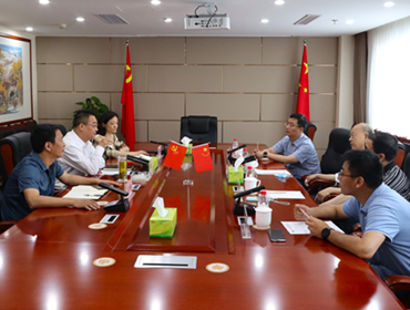 鄧華會(huì)見四川大學(xué)教授葉光斗、巨石集團(tuán)成都有限公司執(zhí)行董事、總經(jīng)理陳杰等一行