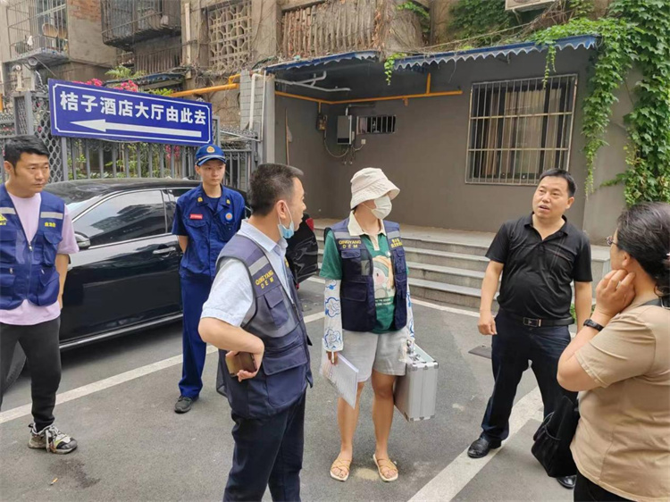 青羊區(qū)應(yīng)急管理局檢查指導集團公司安全生產(chǎn)工作