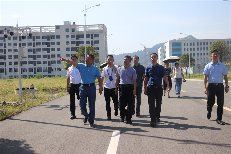 四川省供銷社黨組成員、理事會(huì)副主任任建平一行到四川供銷西南冷鏈物流（達(dá)州）基地調(diào)研